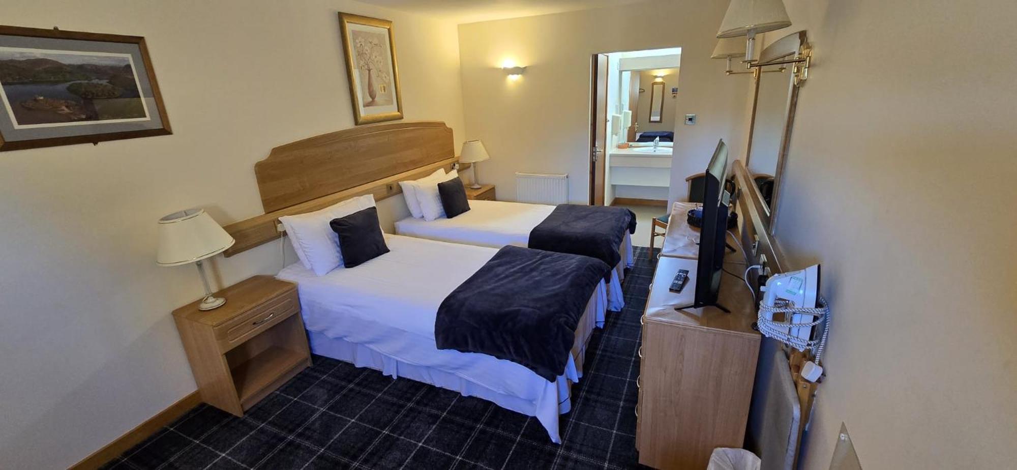 The Red Lion Tavern Fochabers Bagian luar foto