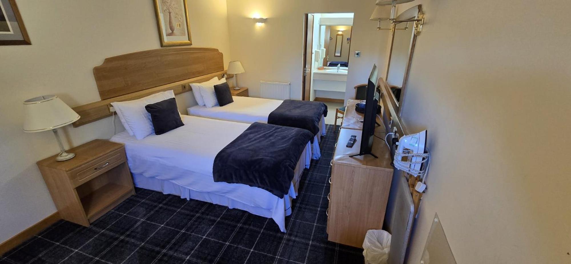 The Red Lion Tavern Fochabers Bagian luar foto