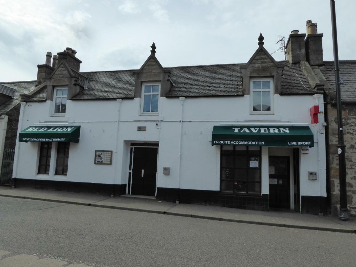 The Red Lion Tavern Fochabers Bagian luar foto